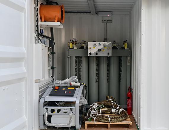 DIVING DECOMPRESSION CHAMBER TWO MAN WITH MACHINERY CONTROL