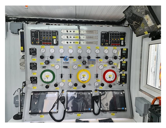 DIVING DECOMPRESSION CHAMBER TWO MAN WITH THREE DIVER AIR CONTROL WITH UMNBLICAL STAND